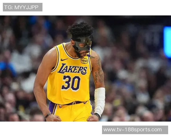 季前赛迎战湖人太阳队晒出布克马威帅气登机照引发关注