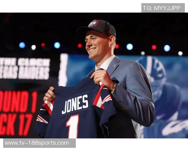 未来之星闪耀赛场Nike为NCAA女篮球员朱朱沃特金斯特别推出个性配色球鞋